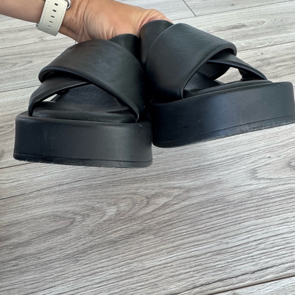 L’Intervalle Black Platform Slides - Picture 5 of 8